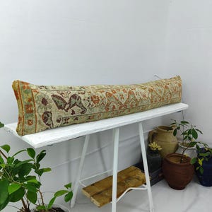 Funda de almohada lumbar tejida a mano con colores descoloridos