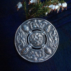 Schottische Vintage-Brosche von Robert Allison mit keltischem Ring aus Sterlingsilber