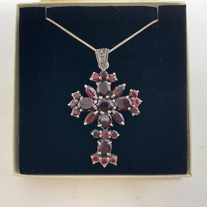 Large vintage sterling silver and faceted garnet Christian cross pendant and chain