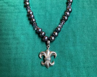 Schwarze Perle Amethyst Perle und Sterling Silber fleur-de-lis Anhänger Halskette