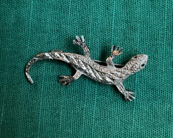 Vintage textured silver lizard brooch