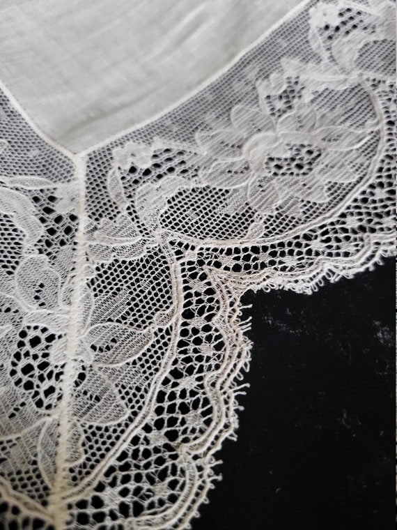 Set of Three Ivory Linen and Lace Vintage Handker… - image 9