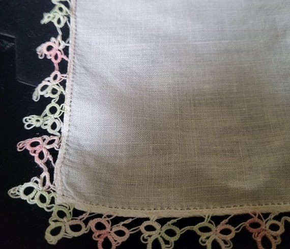 Vintage Ivory Linen with Pink and Green Tatted La… - image 5
