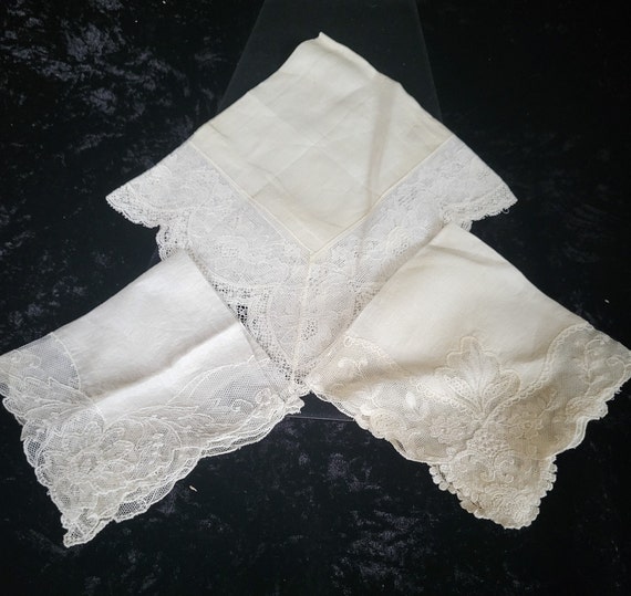 Set of Three Ivory Linen and Lace Vintage Handker… - image 2
