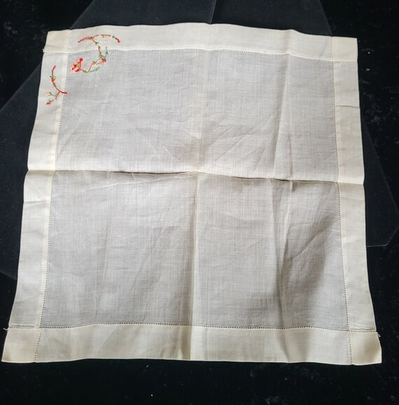 Vintage  Linen Handkerchief - Embroidered Flowers - image 6