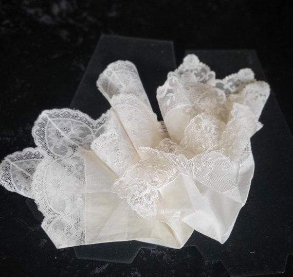 Set of Three Ivory Linen and Lace Vintage Handker… - image 1