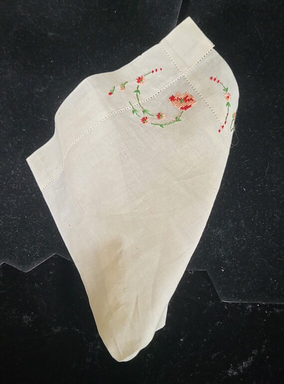 Vintage  Linen Handkerchief - Embroidered Flowers - image 2