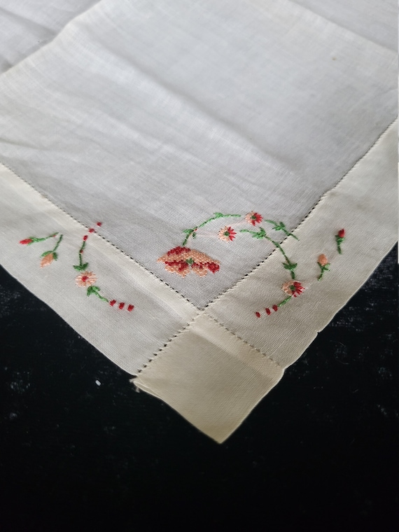 Vintage  Linen Handkerchief - Embroidered Flowers - image 1