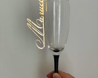 Personliga vinglasberlocker Anpassade namnetiketter Möhippa Cocktailbar Champagne Födelsedagsdrinkmarkörer Laserskurna placeringskort Namninfattningar