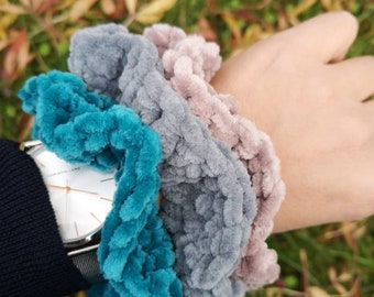 Velvet scrunchies, hair accessories, velvet elastic, crochet scrunchies, scrunchies, hair elastic, painless scrunchies.
