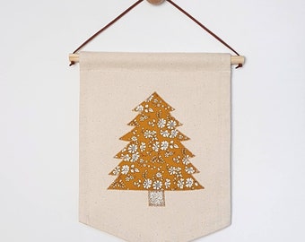 Decorate your own mini Liberty print Christmas tree banner/wall hanging.