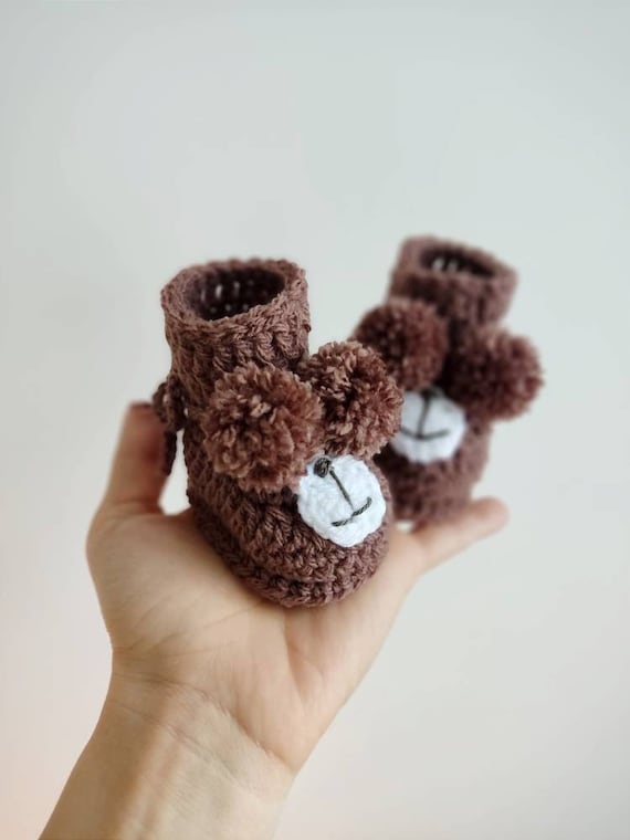 Baby booties that stay hotsell on