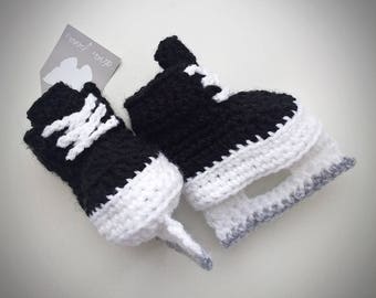 Crochet baby ice hockey skates, gift for newborn and babyshower