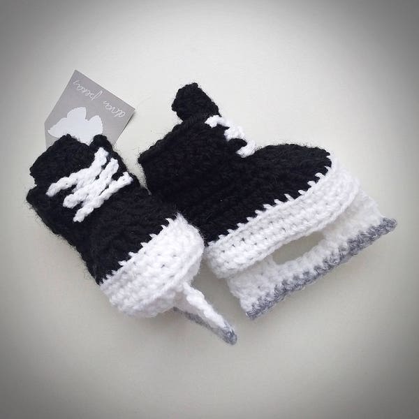 Crochet baby ice hockey skates, gift for newborn and babyshower