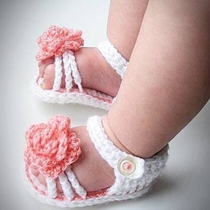 White crochet baby girl shoes with flower, summer sandals for newborn,  baby slippers, baby shower gift