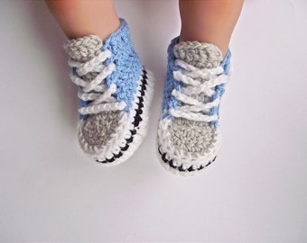 Crochet Baby Boy Sneakers, Blau und Grau High top Babyschuhe mit Schnürsenkeln, Geschenk für Neugeborene Jungen, Baby-Dusche-Geschenk