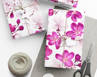 Cadeauverpakking met roze bloesem bloemen: milieuvriendelijk fine-artpapier