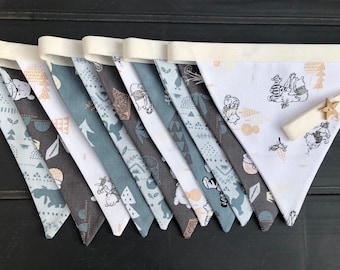 Baby shower gift. Winnie the Pooh mini bunting 18 flags Nursery decor