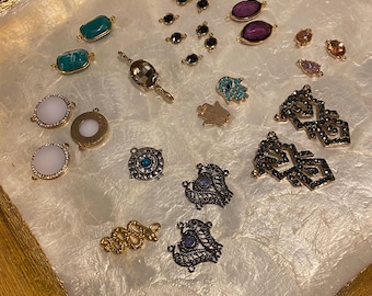 26ピースジュエリーメイキングスターターキット、コネクタピース、DIYジュエリースターターパック、チャームコネクタロット、ジュエリーサプライキット、チャーム卸売