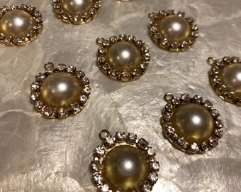 9 個のパールとラインストーンのチャーム/ペンダント、ネックレス用のゴールドラインストーンラウンドチャーム、DIY ジュエリーパーツ、ラインストーンペンダント ロット