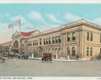 IOWA lot of 5 Vintage postcards, DES MOINES Unused...(lot11)