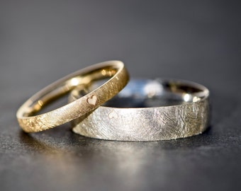 Classic wedding rings in gold and silver with a heart