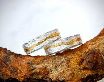 Ausgefallene Eheringe gehämmert aus Silber mit Gold  *LEBENSFLUSS*