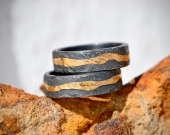 Ausgefallene Eheringe gehämmert aus Silber mit Gold  *LEBENSFLUSS*