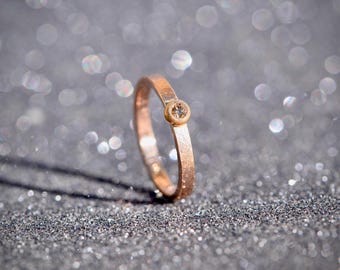 Engagement ring rose gold with natural diamond