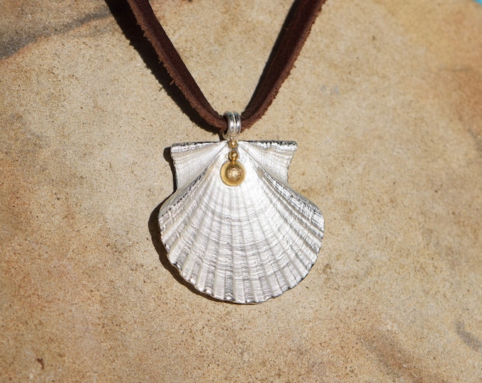 Silver scallop with gold