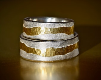 Wedding rings made of silver hammered with gold I unusual wedding rings I partner rings