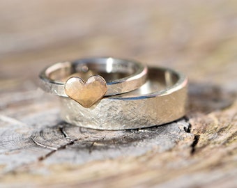 Wedding rings hammered in white gold with a heart in rose gold MY LOVE