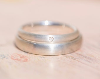 Boho wedding rings made of silver with heart