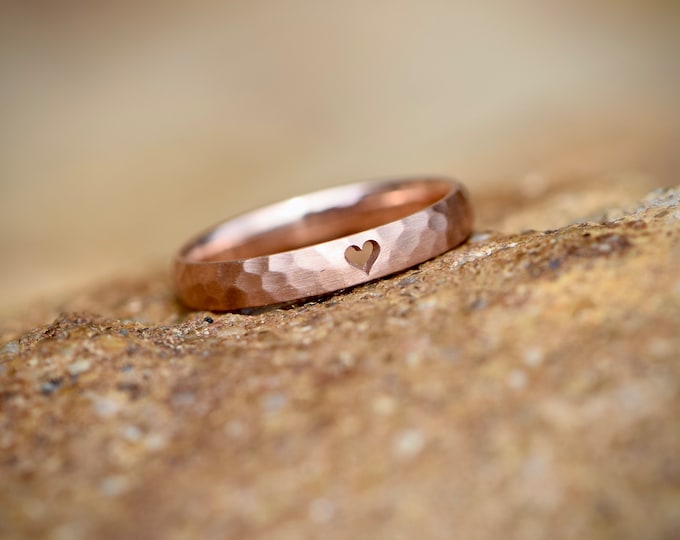 Engagement ring made of red gold hammered with heart