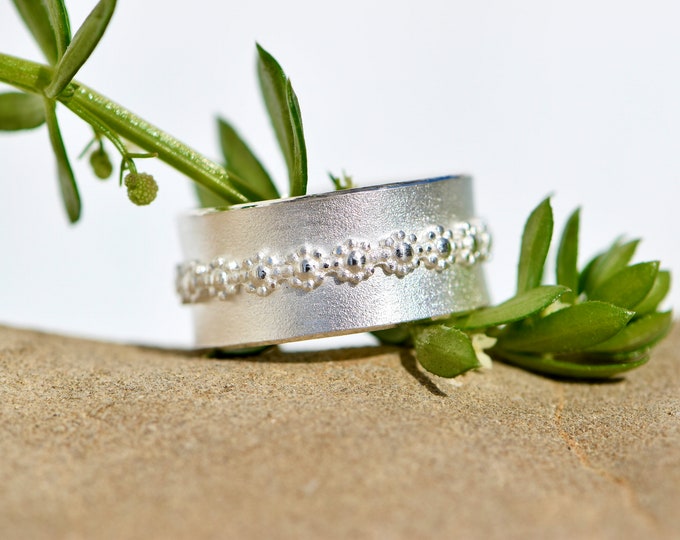 Silver ring with flower tendril I gift for women I Valentine's Day I Mother's Day I simple and handmade I made of recycled silver