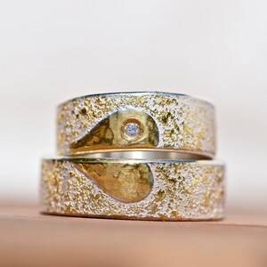 Eheringe handgeschmiedet aus Silber mit HERZ aus Gold und Brillant MI CORAZÓN Bild 2