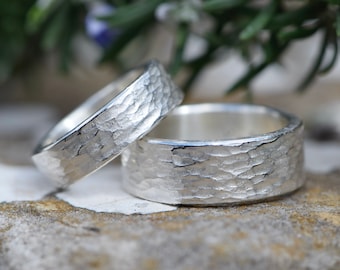 Wedding rings hammered made of silver *LOVE IS EASY*