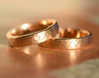 Wedding rings hammered rose gold with heart