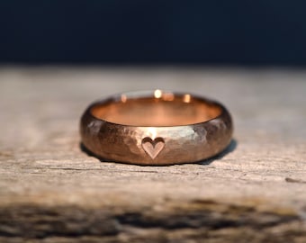 Engagement ring hammered red gold with heart