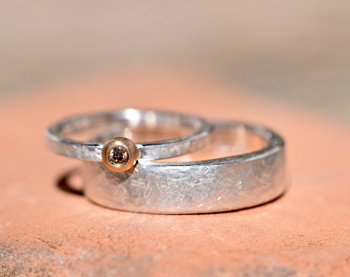 Wedding rings hammered with rose gold and diamond
