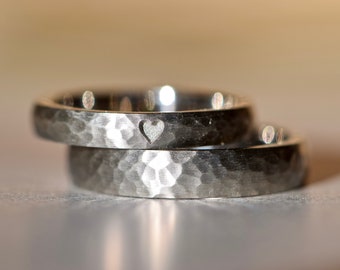 Wedding rings platinum with hammered finish and heart, high quality and handmade by the goldsmith
