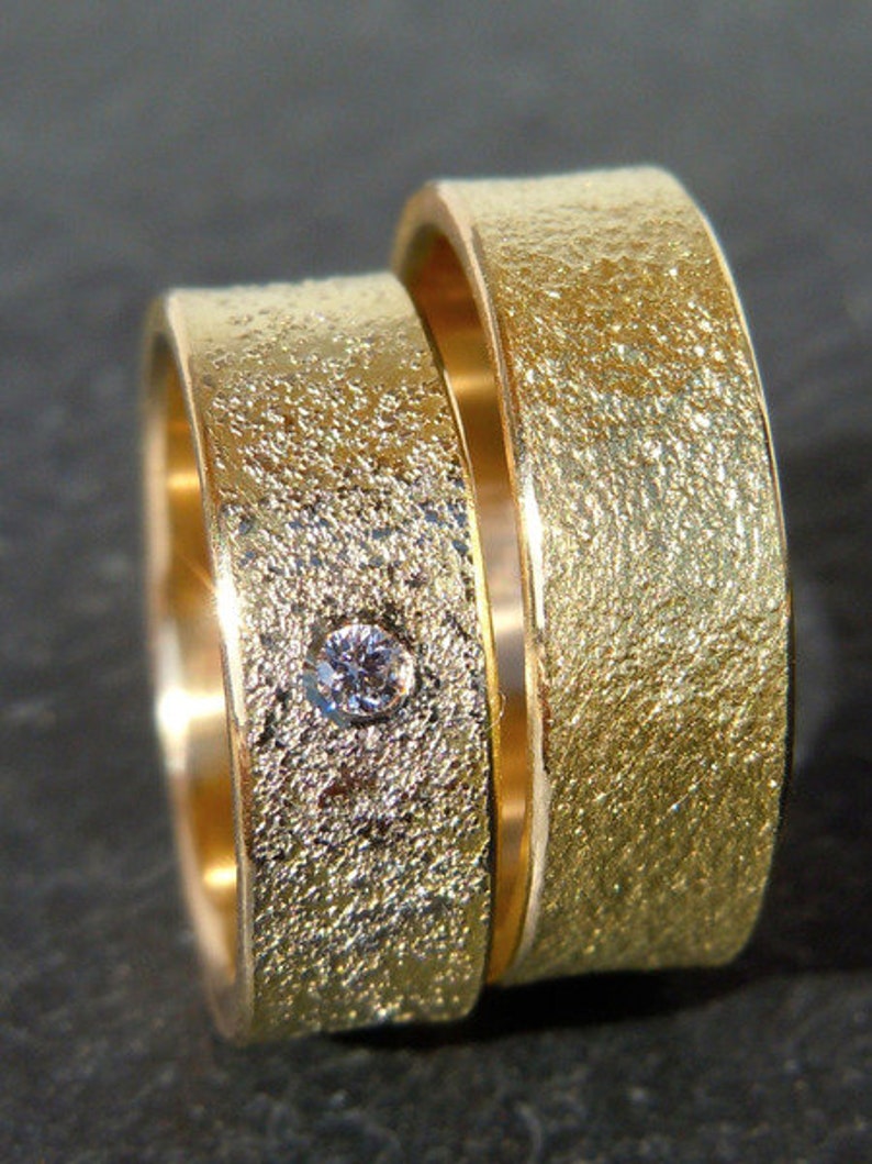 Eheringe Gold I Diamantring I Ausgefallene Eehringe Bild 1