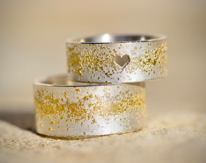 Wedding rings with gold dust and heart