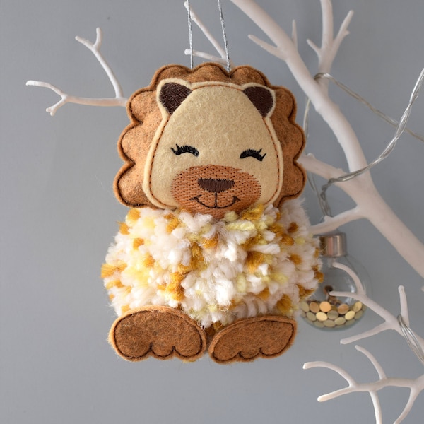 Lion Pompom, Hanging Decorations, DIGITAL PATTERN, Animal Pompom, Digital embroidery file, Lisey Designs
