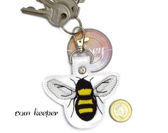 DIGITAL PATTERN, Bee Coin Keeper, Bee Key Fob, ITH, Embroidery Designs, Lisey Designs