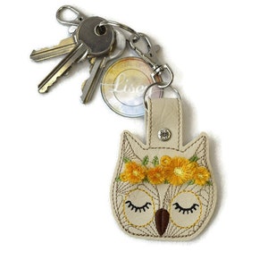 4x4 Owl Key Fob, Fleur frangée 3D, DESIGN NUMÉRIQUE, Porte-clés Owl, Frangé, ITH, Broderie, Lisey Designs