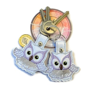 MOTIF NUMÉRIQUE, porte-clés hibou, 2 petites ailes ouvertes, porte-clés hibou à pompons, cerceau 4 x 4, motif de broderie, dessins Lisey