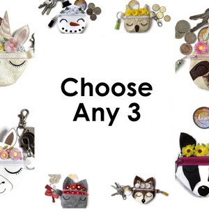 Pu&ograve; includere: Una collezione di portamonete stravaganti, ognuno con un design diverso di animale o personaggio. I portamonete includono un unicorno, un pupazzo di neve, un gufo, un bradipo, un lama, un gatto, una volpe e un tasso, tutti con accenti floreali. Il testo "Choose Any 3" &egrave; visibile.