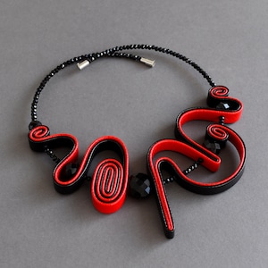 Avant garde black and red collar, Crystal necklace. Unusual artistic playful short necklace, Contemporary necklace, Bohemian jewelry