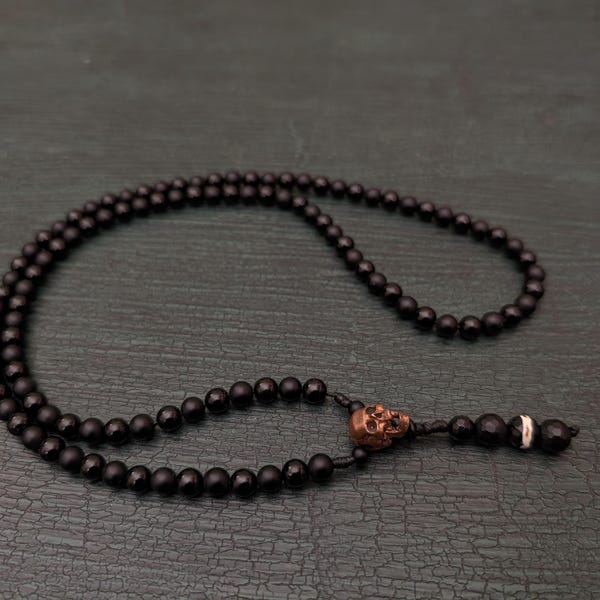 Collana Kali Mala con teschio: 108 grani di preghiera in tormalina nera e onice